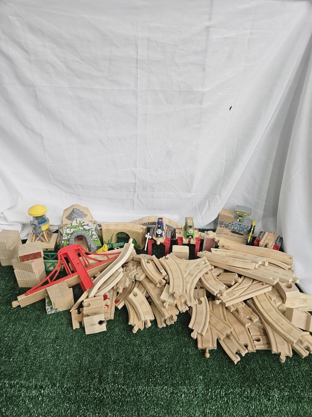 105 Pieces LOT Thomas and Friends Wooden Railway Train Track And Accessory Lot